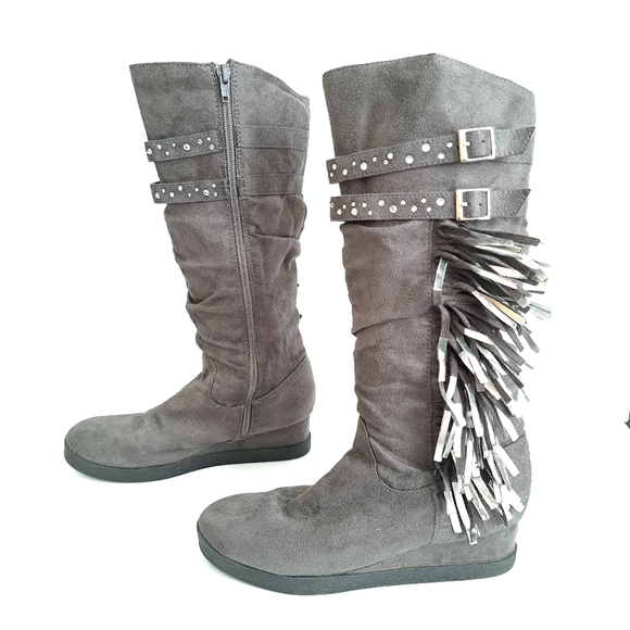Justice Fringe Wedge Boots, gray, Womens Sz 6 US, RN # 107931 - Picture 2 of 10